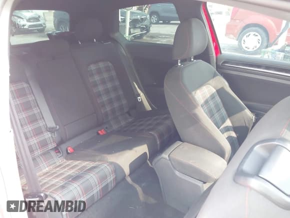 ✅ 2015 Volkswagen Golf GTI S • VIN: 3VWYT7AU8FM034372 • Lot: 42427769. Wystawiony na IAAI z przebiegiem 111 882 mil. Bezpłatny archiwum sprzedaży aukcyjnych z USA i szczegółowy raport historii pojazdu na DreamBid. Zdjęcie 8.