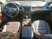 ✅ 2013 Volkswagen Touareg Lux • VIN: WVGEF9BP6DD013932 • Lot: 62047945. Listed on Copart with 127,821 mi. Free auction sales archive from the USA and detailed vehicle history report at DreamBid. Image 8.