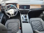 ✅ 2024 Volkswagen Atlas SE • VIN: 1V2WR2CA4RC524164 • Lot: 84627255. Wystawiony na Copart z przebiegiem 22 994 mil. Bezpłatny archiwum sprzedaży aukcyjnych z USA i szczegółowy raport historii pojazdu na DreamBid. Zdjęcie 8.