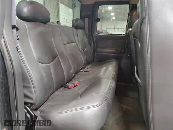 ✅ 2004 Chevrolet Silverado 2500HD LS • VIN: 1GCHK29U04E242116 • Лот: 92047675. Опубликован ранее на Copart с пробегом 180 877 миль. Бесплатный доступ к архиву аукционных продаж из США и подробный отчёт об истории автомобиля на DreamBid. Изображение 10.