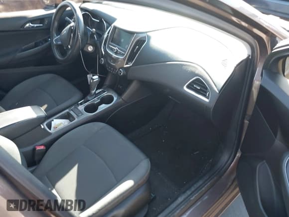 ✅ 2019 Chevrolet Cruze LS • VIN: 1G1BC5SMXK7126656 • Lot: 43546090. Listed on IAAI with 87,531 mi. Free auction sales archive from the USA and detailed vehicle history report at DreamBid. Image 5.