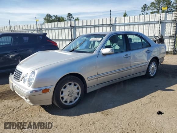 ✅ 2001 Mercedes-Benz E 320 • VIN: WDBJF65J81B179612 • Лот: 66192105. Опубликован ранее на Copart с пробегом 243 551 миль. Бесплатный доступ к архиву аукционных продаж из США и подробный отчёт об истории автомобиля на DreamBid. Изображение 1.