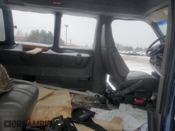 ✅ 2003 GMC Savana Commercial SRW C6Y • VIN: 1GDHG39U131226371 • Lot: 44117455. Wystawiony na Copart z przebiegiem 125 671 mil. Bezpłatny archiwum sprzedaży aukcyjnych z USA i szczegółowy raport historii pojazdu na DreamBid. Zdjęcie 11.