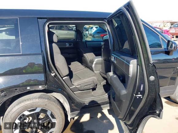 ✅ 2025 Hyundai Santa Fe SE • VIN: 5NMP14GL0SH106499 • Lot: 43292236. Listed on IAAI with 47,093 mi. Free auction sales archive from the USA and detailed vehicle history report at DreamBid. Image 8.