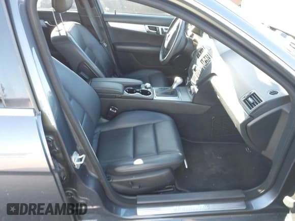 ✅ 2009 Mercedes-Benz C 300 Sport • VIN: WDDGF54X39F202574 • Lot: 43353001. Listed on IAAI with 88,171 mi. Free auction sales archive from the USA and detailed vehicle history report at DreamBid. Image 5.