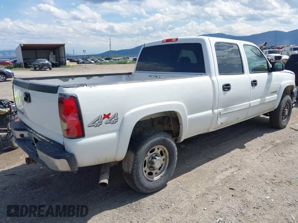 ✅ 2006 Chevrolet Silverado 2500HD LT3 • VIN: 1GCHK23G96F263885 • Лот: 42560573. Опубликован ранее на IAAI с пробегом 122 242 миль. Бесплатный доступ к архиву аукционных продаж из США и подробный отчёт об истории автомобиля на DreamBid. Изображение 4.