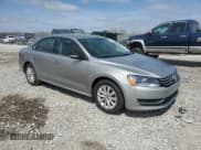 ✅ 2012 Volkswagen Passat S • VIN: 1VWAH7A33CC107784 • Лот: 51434755. Опубликован ранее на Copart с пробегом 126 301 миль. Бесплатный доступ к архиву аукционных продаж из США и подробный отчёт об истории автомобиля на DreamBid. Изображение 4.