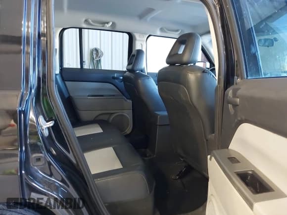 ✅ 2007 Jeep Patriot Sport • VIN: 1J8FF28W37D393954 • Lot: 43904536. Listed on IAAI with 217,866 mi. Free auction sales archive from the USA and detailed vehicle history report at DreamBid. Image 8.