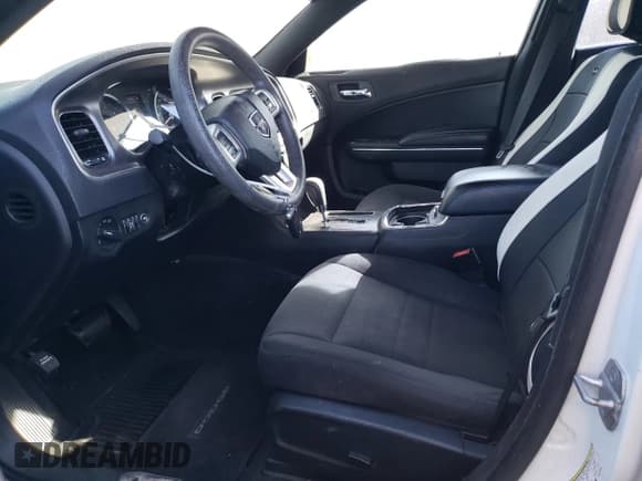 ✅ 2013 Dodge Charger SE • VIN: 2C3CDXBG1DH628305 • Lot: 82633525. Wystawiony na Copart z przebiegiem 177 611 mil. Bezpłatny archiwum sprzedaży aukcyjnych z USA i szczegółowy raport historii pojazdu na DreamBid. Zdjęcie 7.