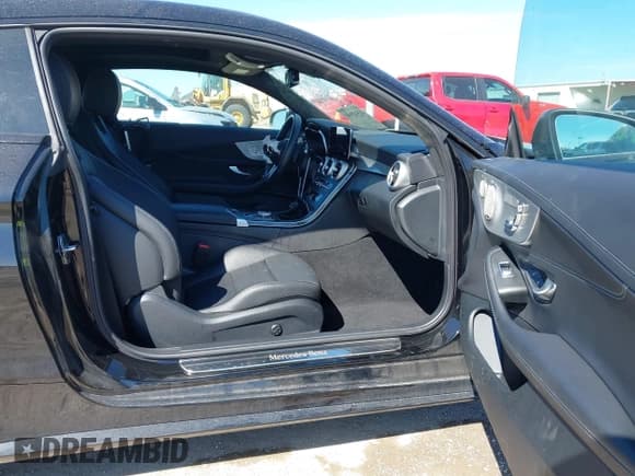 ✅ 2023 Mercedes-Benz C 300 • VIN: W1KWJ8EB0PG117360 • Lot: 41542060. Wystawiony na IAAI z przebiegiem 12 935 mil. Bezpłatny archiwum sprzedaży aukcyjnych z USA i szczegółowy raport historii pojazdu na DreamBid. Zdjęcie 5.