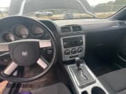 ✅ 2009 Dodge Challenger SE • VIN: 2B3LJ44V89H577103 • Lot: 82010204. Wystawiony na Copart z przebiegiem 172 791 mil. Bezpłatny archiwum sprzedaży aukcyjnych z USA i szczegółowy raport historii pojazdu na DreamBid. Zdjęcie 9.