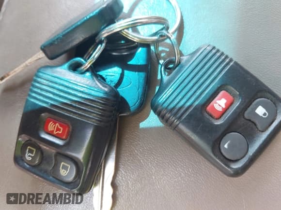 ✅ 1998 Ford Expedition XLT • VIN: 1FMPU18L7WLC34226 • Lot: 42823270. Wystawiony na IAAI z przebiegiem 180 361 mil. Bezpłatny archiwum sprzedaży aukcyjnych z USA i szczegółowy raport historii pojazdu na DreamBid. Zdjęcie 11.