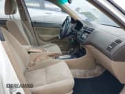 ✅ 2005 Honda Civic LX • VIN: 2HGES165X5H591354 • Lot: 43819433. Wystawiony na IAAI z przebiegiem 138 259 mil. Bezpłatny archiwum sprzedaży aukcyjnych z USA i szczegółowy raport historii pojazdu na DreamBid. Zdjęcie 5.