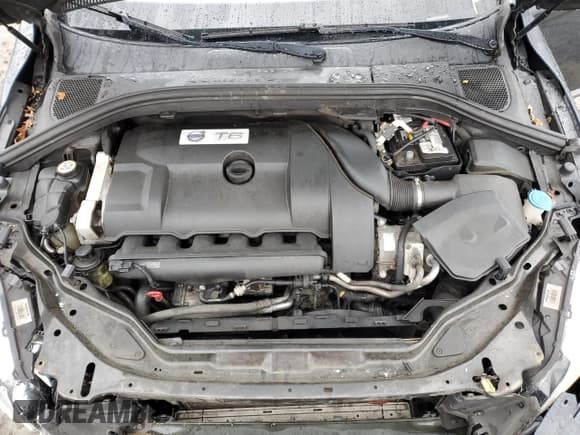 ✅ 2014 Volvo XC60 R-Design Premier Plus • VIN: YV4902DZ4E2514163 • Lot: 85855665. Listed on Copart with 261,887 mi. Free auction sales archive from the USA and detailed vehicle history report at DreamBid. Image 12.