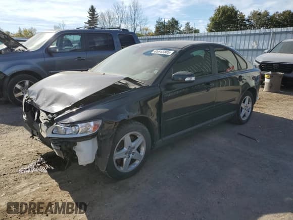 ✅ 2010 Volvo S40 • VIN: YV1382MS4A2493100 • Лот: 85912305. Опубликован ранее на Copart с пробегом 201 204 миль. Бесплатный доступ к архиву аукционных продаж из США и подробный отчёт об истории автомобиля на DreamBid. Изображение 1.