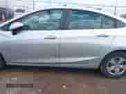 2017 Chevrolet Cruze LS с VIN 1G1BB5SM0H7135331, выставлен на аукционе IAAI как лот 42171304 с пробегом 148 134 миль миль и . История ставок и продаж доступна на DreamBid. Изображение 14.