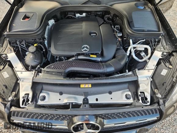 ✅ 2021 Mercedes-Benz GLC 300 • VIN: W1N0G8DB5MV284555 • Lot: 92020345. Wystawiony na Copart z przebiegiem 46 358 mil. Bezpłatny archiwum sprzedaży aukcyjnych z USA i szczegółowy raport historii pojazdu na DreamBid. Zdjęcie 11.