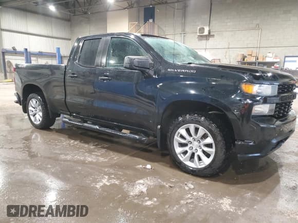 ✅ 2019 Chevrolet Silverado 1500 Custom • VIN: 1GCRYBEF3KZ282433 • Lot: 94118335. Wystawiony na Copart z przebiegiem 165 446 mil. Bezpłatny archiwum sprzedaży aukcyjnych z USA i szczegółowy raport historii pojazdu na DreamBid. Zdjęcie 4.