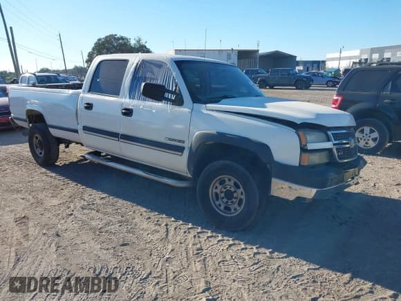 ✅ 2005 Chevrolet Silverado 2500HD LT • VIN: 1GCHC23UX5F811703 • Lot: 43603568. Wystawiony na IAAI z przebiegiem 254 895 mil. Bezpłatny archiwum sprzedaży aukcyjnych z USA i szczegółowy raport historii pojazdu na DreamBid. Zdjęcie 1.