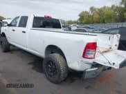 ✅ 2022 Ram 2500 Tradesman • VIN: 3C6UR5HJ0NG165929 • Лот: 43433041. Опубликован ранее на IAAI с пробегом 57 217 миль. Бесплатный доступ к архиву аукционных продаж из США и подробный отчёт об истории автомобиля на DreamBid. Изображение 3.