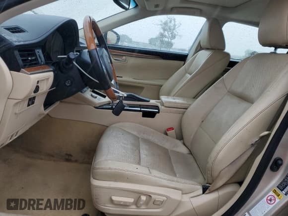 ✅ 2013 Lexus ES 300h • VIN: JTHBW1GG4D2015206 • Lot: 92947965. Wystawiony na Copart z przebiegiem 166 696 mil. Bezpłatny archiwum sprzedaży aukcyjnych z USA i szczegółowy raport historii pojazdu na DreamBid. Zdjęcie 7.