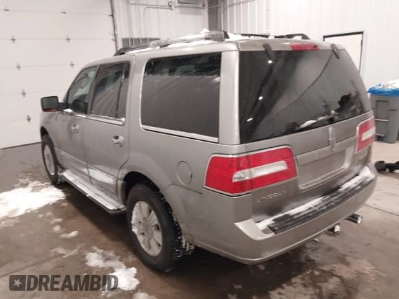 ✅ 2008 Lincoln Navigator • VIN: 5LMFU285X8LJ12365 • Lot: 43915529. Listed on IAAI with 176,781 mi. Free auction sales archive from the USA and detailed vehicle history report at DreamBid. Image 3.