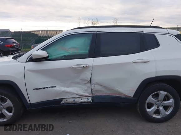 ✅ 2018 Jeep Compass Altitude • VIN: 3C4NJCBB5JT235467 • Lot: 43446449. Wystawiony na IAAI z przebiegiem 77 541 mil. Bezpłatny archiwum sprzedaży aukcyjnych z USA i szczegółowy raport historii pojazdu na DreamBid. Zdjęcie 6.