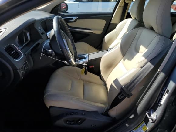 ✅ 2018 Volvo V60 Dynamic • VIN: YV140MEL0J2388407 • Lot: 66727865. Wystawiony na Copart z przebiegiem 77 699 mil. Bezpłatny archiwum sprzedaży aukcyjnych z USA i szczegółowy raport historii pojazdu na DreamBid. Zdjęcie 7.