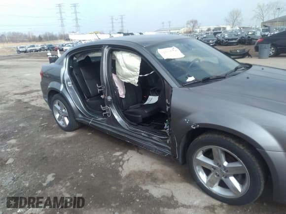 ✅ 2013 Dodge Avenger SXT • VIN: 1C3CDZCG0DN548169 • Lot: 41063345. Wystawiony na IAAI z przebiegiem 126 214 mil. Bezpłatny archiwum sprzedaży aukcyjnych z USA i szczegółowy raport historii pojazdu na DreamBid. Zdjęcie 6.