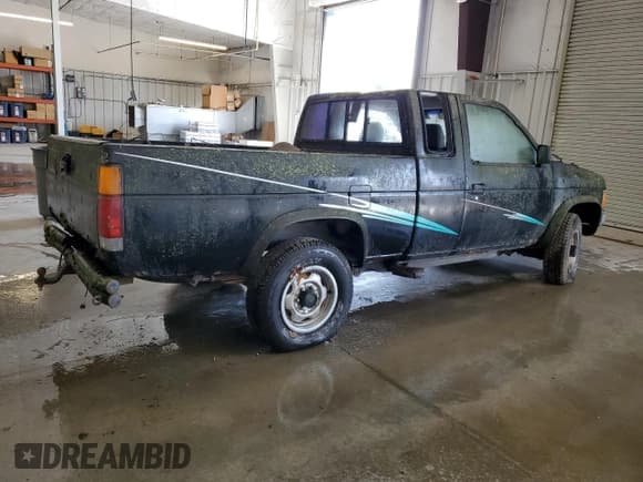 ✅ 1986 Nissan Hardbody E • VIN: 1N6ND16Y7GC413942 • Lot: 57677605. Wystawiony na Copart z przebiegiem 126 183 mil. Bezpłatny archiwum sprzedaży aukcyjnych z USA i szczegółowy raport historii pojazdu na DreamBid. Zdjęcie 3.