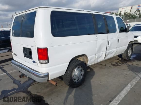 ✅ 2003 Ford Econoline Passenger XL • VIN: 1FBNE31L73HA90050 • Lot: 41453613. Wystawiony na IAAI z przebiegiem 266 652 mil. Bezpłatny archiwum sprzedaży aukcyjnych z USA i szczegółowy raport historii pojazdu na DreamBid. Zdjęcie 4.
