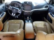 ✅ 2015 Dodge Journey Limited • VIN: 3C4PDDDG3FT554923 • Lot: 67909315. Wystawiony na Copart z przebiegiem 111 370 mil. Bezpłatny archiwum sprzedaży aukcyjnych z USA i szczegółowy raport historii pojazdu na DreamBid. Zdjęcie 8.