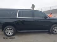 ✅ 2019 Chevrolet Suburban LT • VIN: 1GNSCHKCXKR356581 • Lot: 43382678. Wystawiony na IAAI z przebiegiem 112 699 mil. Bezpłatny archiwum sprzedaży aukcyjnych z USA i szczegółowy raport historii pojazdu na DreamBid. Zdjęcie 14.