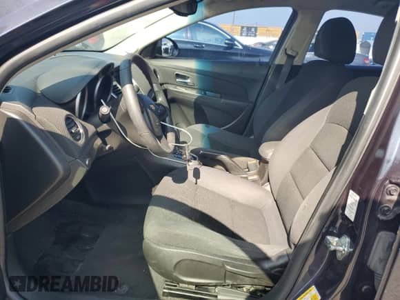 2015 Chevrolet Cruze LT z VIN 1G1PC5SB5F7263451, wystawiony jako Copart lot #85394525 z przebiegiem 135 983 mil mil oraz Szkoda całkowita • Salvage title. Historia ofert i sprzedaży dostępna na DreamBid. Obrazek 7.