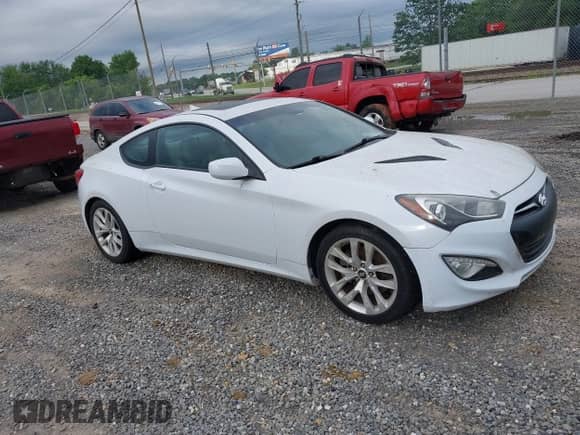 2014 Hyundai Genesis Coupe R-Spec with VIN KMHHT6KD5EU121308, listed as a IAAI auction lot 42306324 with 82,393 mi miles and . Bid and sale history available at DreamBid. Image 1.