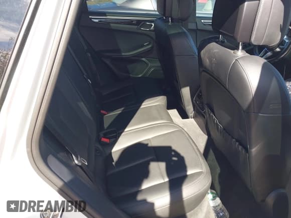 ✅ 2017 Porsche Macan S • VIN: WP1AB2A56HLB13612 • Lot: 43446016. Wystawiony na IAAI z przebiegiem 80 698 mil. Bezpłatny archiwum sprzedaży aukcyjnych z USA i szczegółowy raport historii pojazdu na DreamBid. Zdjęcie 8.