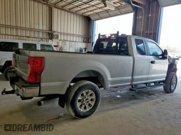 ✅ 2022 Ford F-250 XL • VIN: 1FT7X2B69NEF28668 • Lot: 80817145. Wystawiony na Copart z przebiegiem 47 693 mil. Bezpłatny archiwum sprzedaży aukcyjnych z USA i szczegółowy raport historii pojazdu na DreamBid. Zdjęcie 3.
