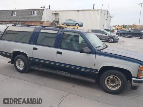 ✅ 1994 Chevrolet Suburban • VIN: 1GNEC16K5RJ305763 • Lot: 43618114. Listed on IAAI with 317,235 mi. Free auction sales archive from the USA and detailed vehicle history report at DreamBid. Image 13.
