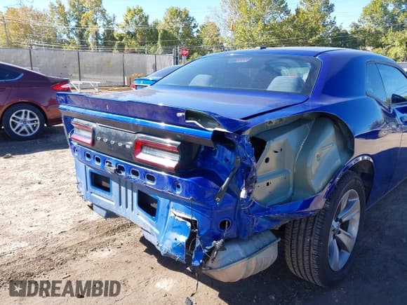 ✅ 2019 Dodge Challenger SXT • VIN: 2C3CDZAG5KH530047 • Lot: 43438588. Wystawiony na IAAI z przebiegiem 110 266 mil. Bezpłatny archiwum sprzedaży aukcyjnych z USA i szczegółowy raport historii pojazdu na DreamBid. Zdjęcie 6.