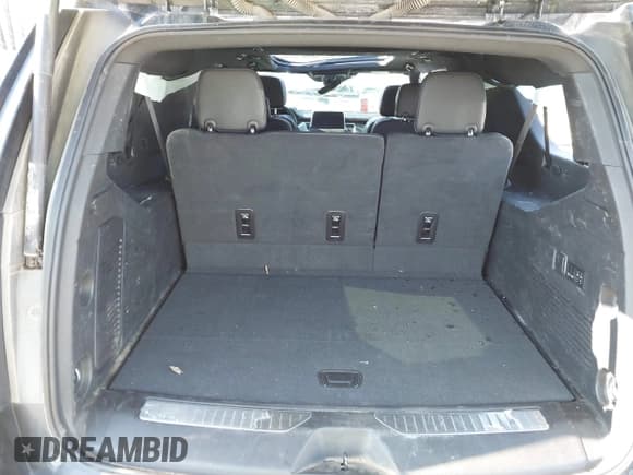 ✅ 2022 Chevrolet Suburban Premier • VIN: 1GNSKFKD5NR344147 • Lot: 41358509. Wystawiony na IAAI z przebiegiem 41 046 mil. Bezpłatny archiwum sprzedaży aukcyjnych z USA i szczegółowy raport historii pojazdu na DreamBid. Zdjęcie 13.