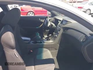 ✅ 2015 Hyundai Genesis Coupe 3.8L Base • VIN: KMHHU6KJ3FU123062 • Lot: 43017054. Wystawiony na IAAI z przebiegiem 157 727 mil. Bezpłatny archiwum sprzedaży aukcyjnych z USA i szczegółowy raport historii pojazdu na DreamBid. Zdjęcie 5.