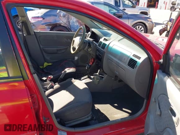 ✅ 2004 Kia Rio • VIN: KNADC125746285903 • Lot: 41674164. Wystawiony na IAAI z przebiegiem 202 845 mil. Bezpłatny archiwum sprzedaży aukcyjnych z USA i szczegółowy raport historii pojazdu na DreamBid. Zdjęcie 5.