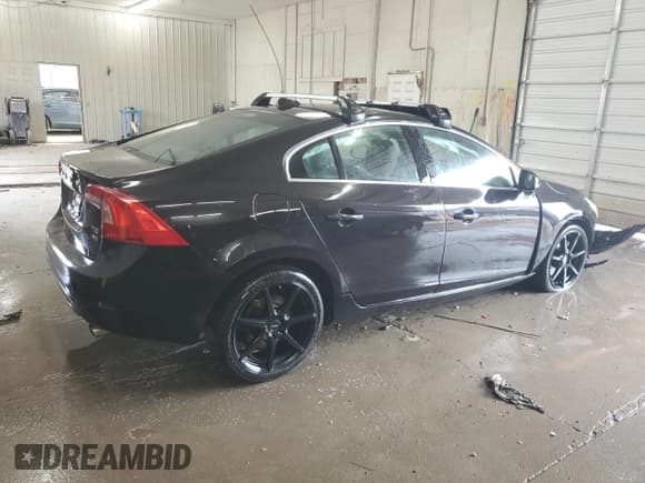 ✅ 2011 Volvo S60 • VIN: YV1902FH1B2003586 • Lot: 81671865. Wystawiony na Copart z przebiegiem 239 758 mil. Bezpłatny archiwum sprzedaży aukcyjnych z USA i szczegółowy raport historii pojazdu na DreamBid. Zdjęcie 3.