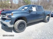 ✅ 2019 Chevrolet Silverado 1500 LT • VIN: 1GCPYDEKXKZ394243 • Lot: 41821628. Wystawiony na IAAI z przebiegiem Nie podano. Bezpłatny archiwum sprzedaży aukcyjnych z USA i szczegółowy raport historii pojazdu na DreamBid. Zdjęcie 2.