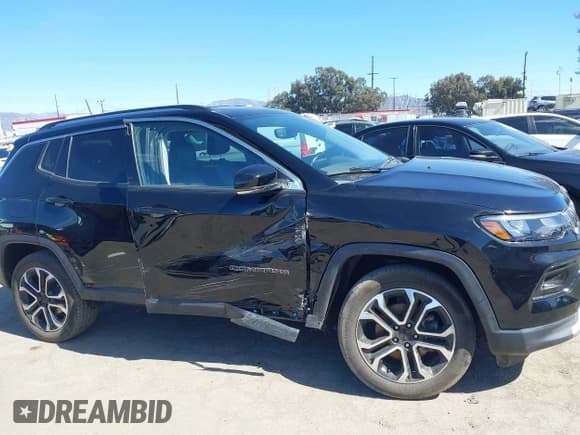 ✅ 2022 Jeep Compass Limited • VIN: 3C4NJDCB6NT133802 • Lot: 41671098. Wystawiony na IAAI z przebiegiem 29 863 mil. Bezpłatny archiwum sprzedaży aukcyjnych z USA i szczegółowy raport historii pojazdu na DreamBid. Zdjęcie 6.