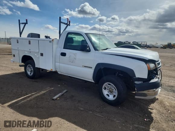 ✅ 2005 Chevrolet Silverado 2500HD Work Truck • VIN: 1GCHK24U25E272145 • Лот: 47995835. Опубликован ранее на Copart с пробегом 62 911 миль. Бесплатный доступ к архиву аукционных продаж из США и подробный отчёт об истории автомобиля на DreamBid. Изображение 4.