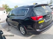 ✅ 2017 Chrysler Pacifica Touring L Plus • VIN: 2C4RC1EG9HR660761 • Lot: 43105196. Wystawiony na IAAI z przebiegiem 92 578 mil. Bezpłatny archiwum sprzedaży aukcyjnych z USA i szczegółowy raport historii pojazdu na DreamBid. Zdjęcie 3.