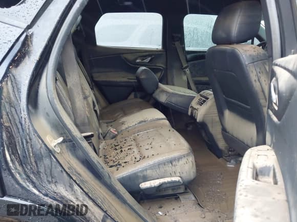 ✅ 2021 Chevrolet Blazer RS • VIN: 3GNKBKRS9MS528161 • Lot: 42301253. Wystawiony na IAAI z przebiegiem 15 951 mil. Bezpłatny archiwum sprzedaży aukcyjnych z USA i szczegółowy raport historii pojazdu na DreamBid. Zdjęcie 8.