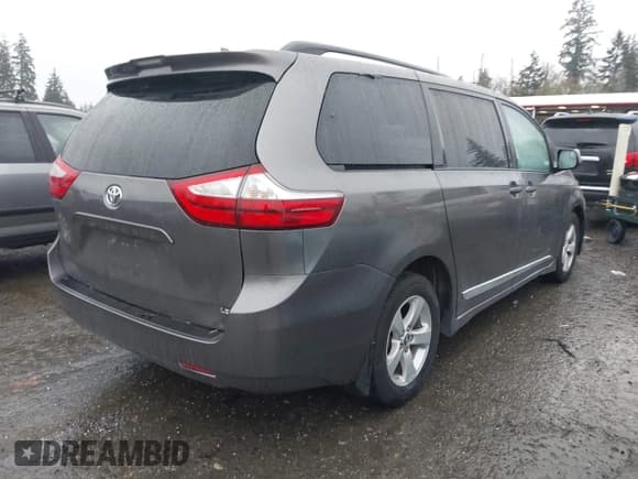 ✅ 2019 Toyota Sienna LE • VIN: 5TDKZ3DC9KS018629 • Lot: 43662170. Listed on IAAI with 182,393 mi. Free auction sales archive from the USA and detailed vehicle history report at DreamBid. Image 4.