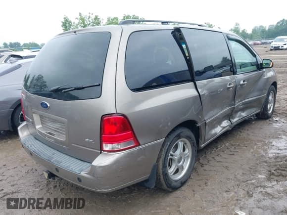 ✅ 2005 Ford Freestar SEL • VIN: 2FMZA52275BA14821 • Lot: 42446043. Listed on IAAI with Not provided. Free auction sales archive from the USA and detailed vehicle history report at DreamBid. Image 4.